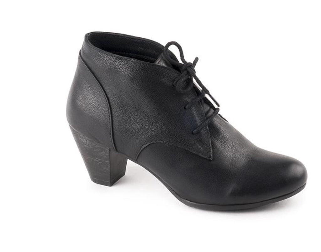 Bueno Sally Boot Soft Leather in Midnight $159